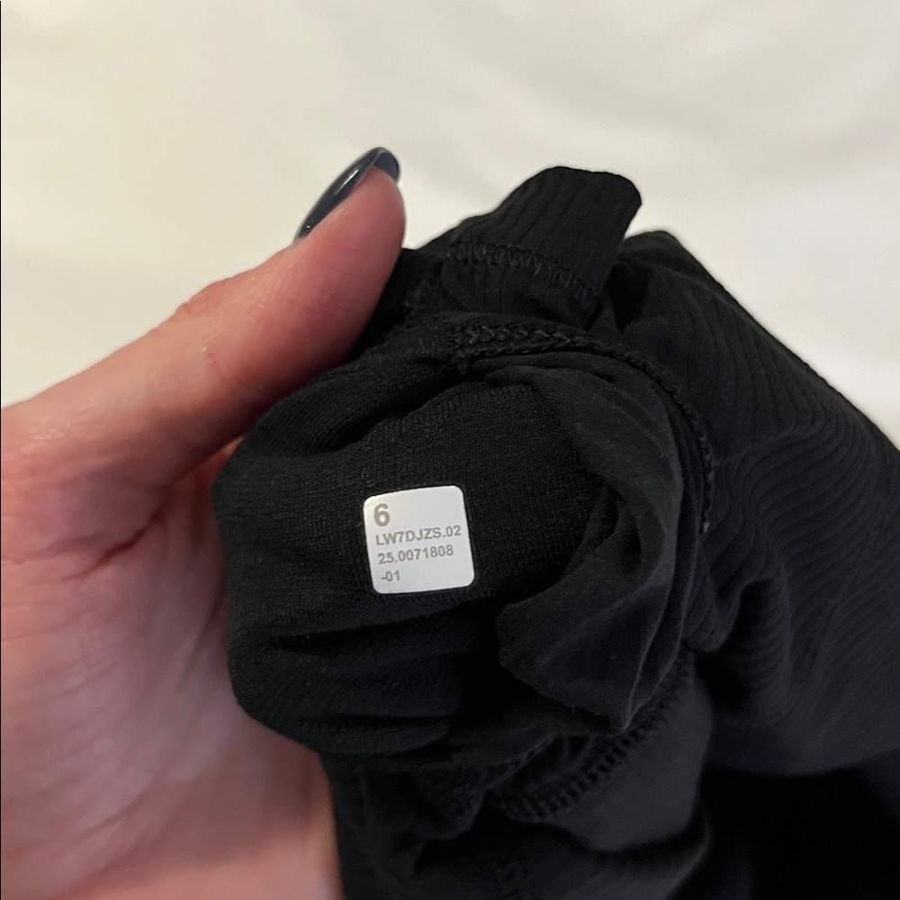 Lululemon Align High Rise 4” Short (Ribbed) - Picture 6 of 6